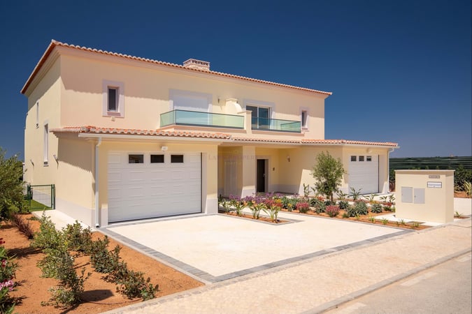 Villa in Lagos - view 1