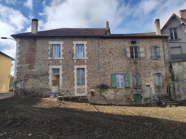 House in Piegut-Pluviers - view 1