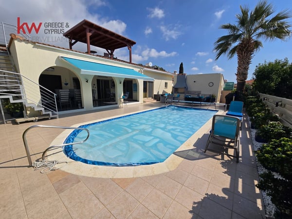 House in Tala - view 1