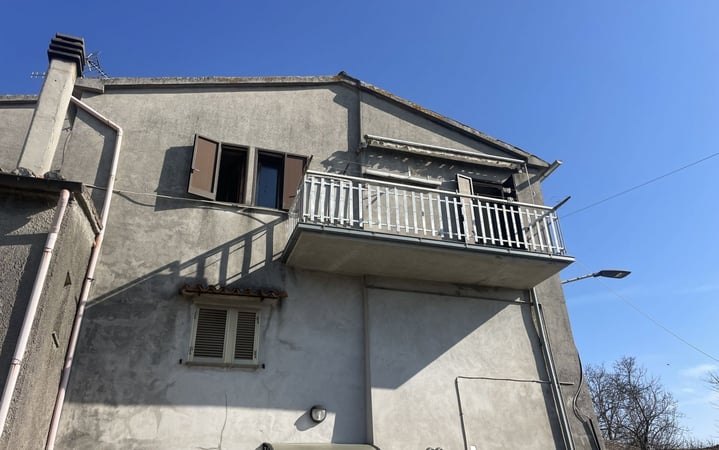 House in Castel Giorgio - view 1