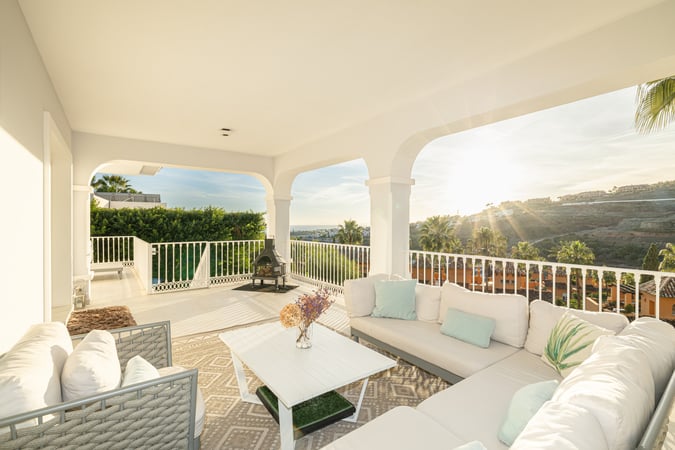 Villa in El Paraiso - view 1