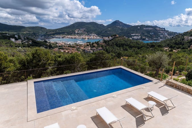 Villa in Port d'Andratx - view 1