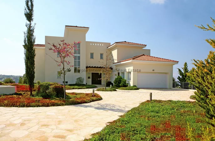 House in Kouklia - view 1