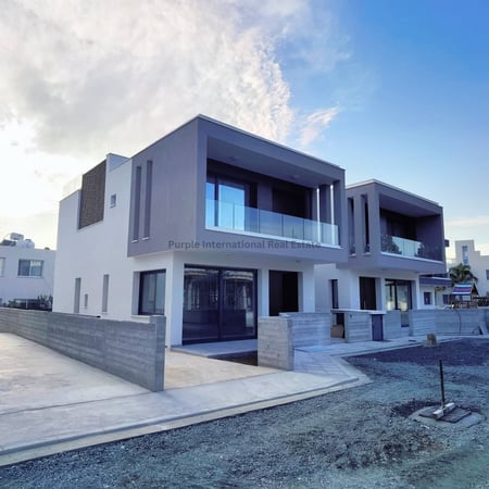 House in Mesa Chorio - view 1