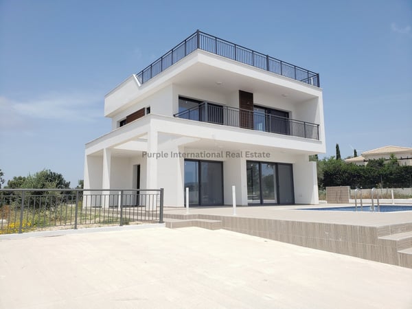 House in Kouklia - view 1