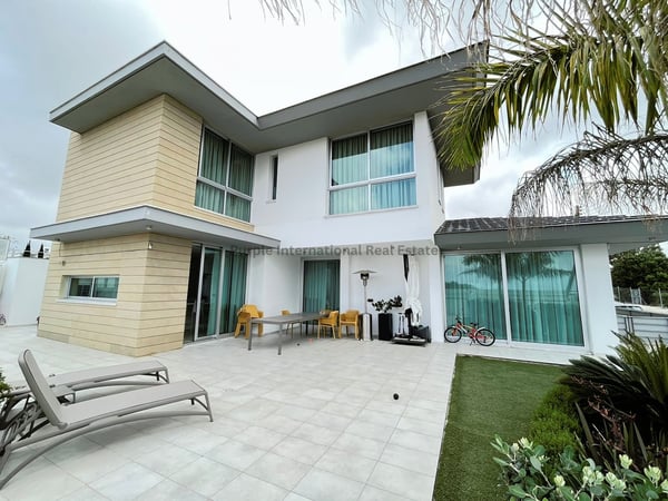 House in Anavargos - view 1