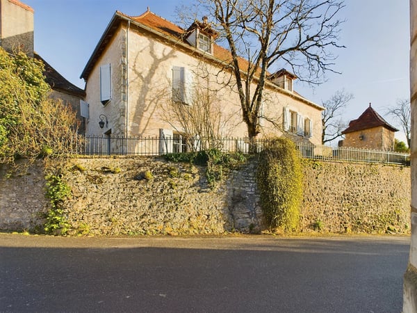 House in Angles-sur-l'Anglin - view 1