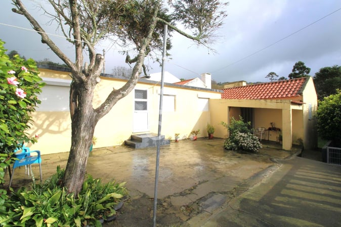 Villa in Feteiras - view 1