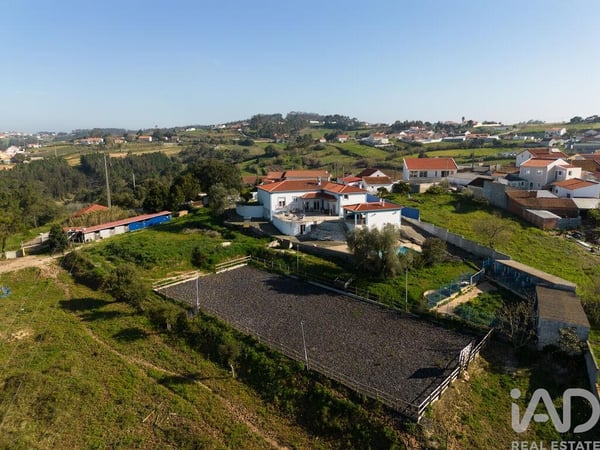 House in Salir de Matos - view 1