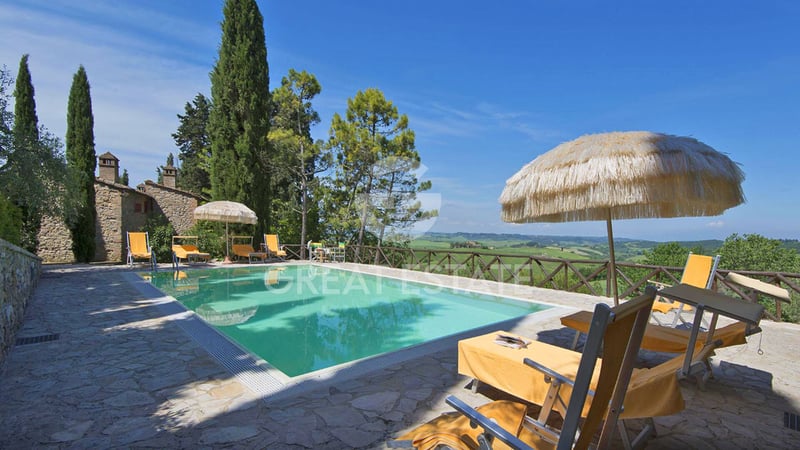 House in San Cipriano - view 1