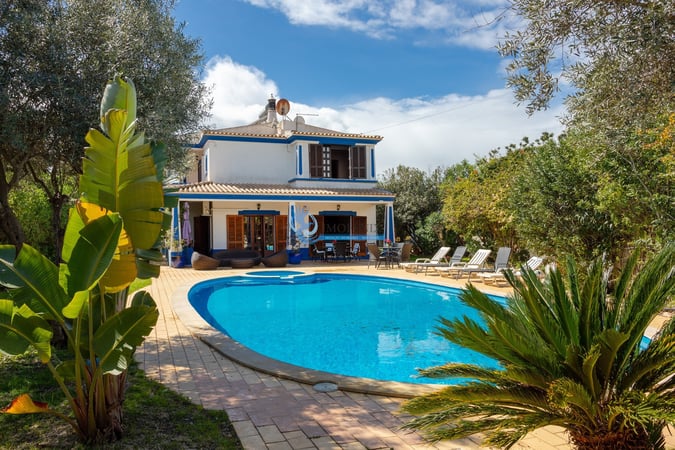 Villa in Guia - view 1