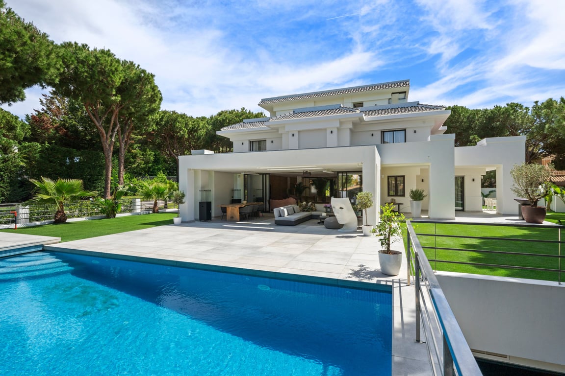 Villa in Artola - Image 2