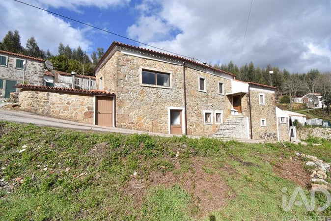 House in Espinhal - view 1
