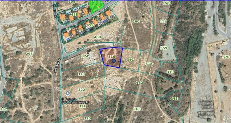 House in Kato Pyrgos - view 1