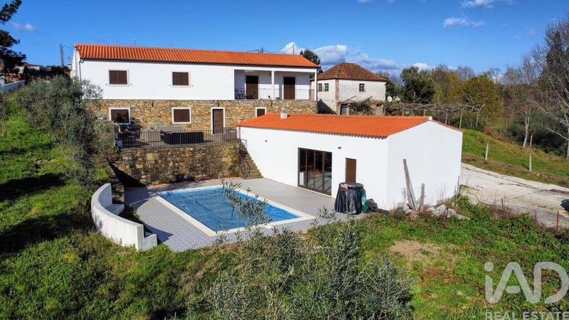 House in Vila Facaia - view 1