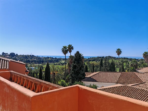 Penthouse in Benahavis - view 1