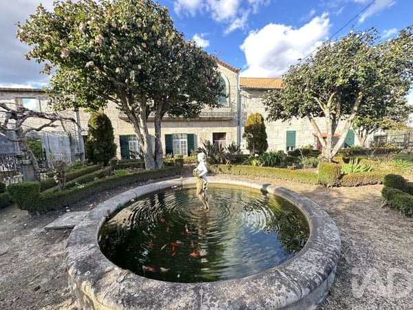 House in Moimenta da Serra - view 1