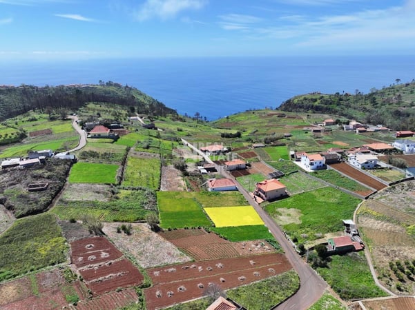 Land in Prazeres - view 1