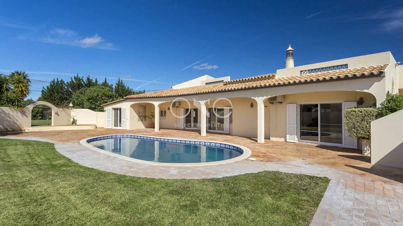 Villa in Sao Lourenco - view 1