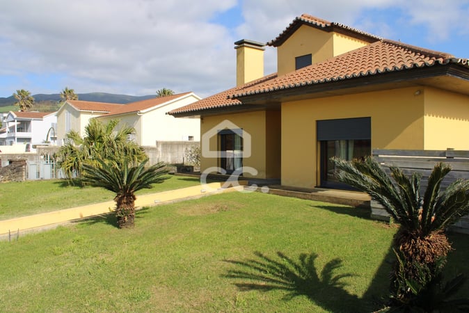 Villa in Lagoa - view 1