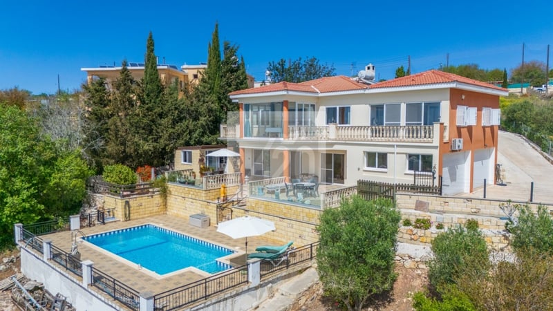 Villa in Inia - view 1