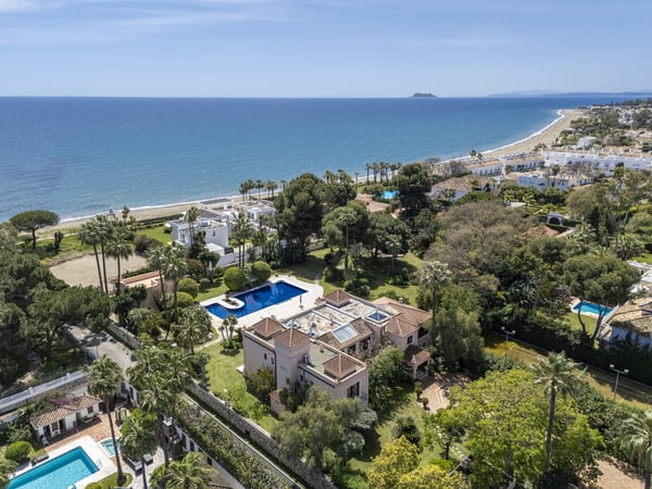 Villa in El Paraiso - view 1