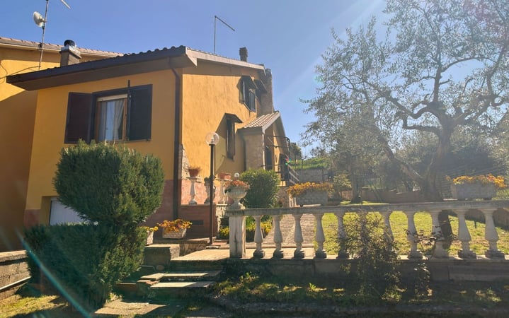 House in Ficulle - view 1