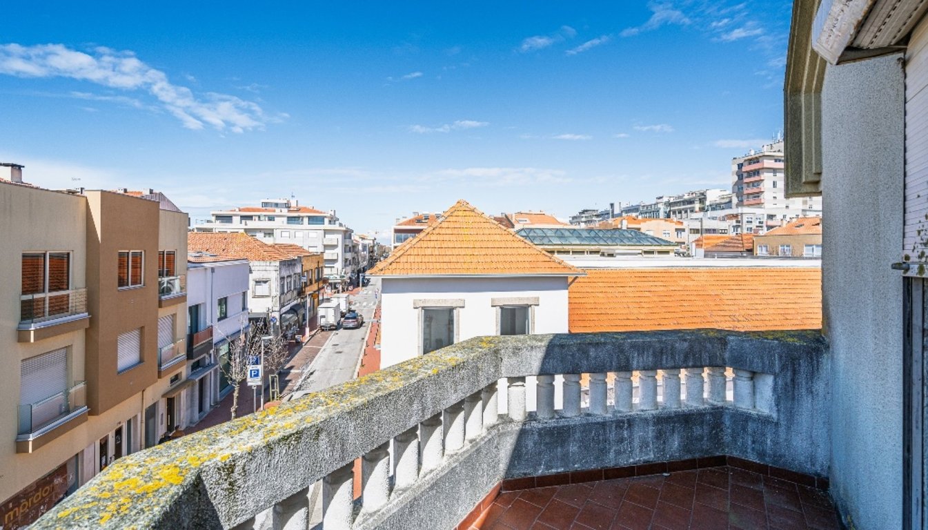 House in Espinho - Image 2