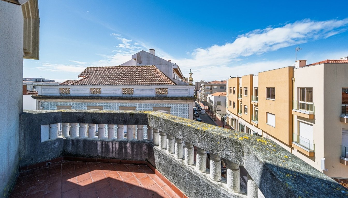 House in Espinho - Image 3