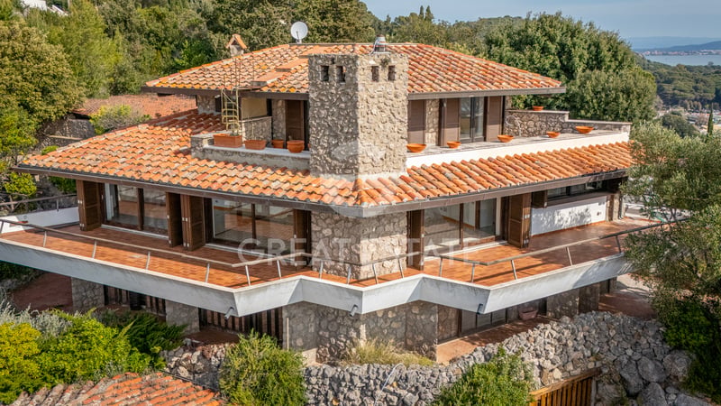 House in Poggio Pertuso - view 1