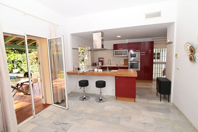 Villa in Sotogrande - view 1