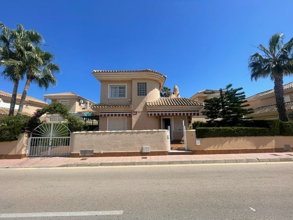 Villa in Punta Prima - view 1