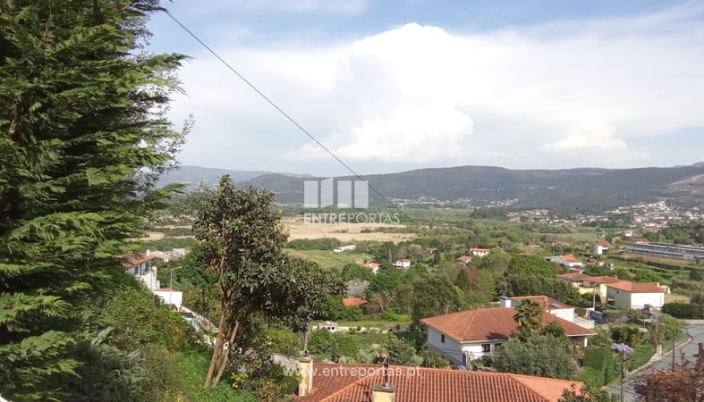 House in Portela - view 1