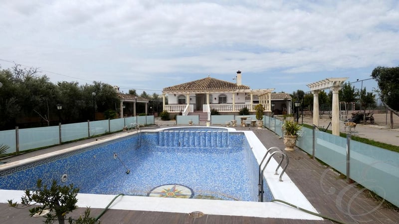 Villa in Baza - view 1