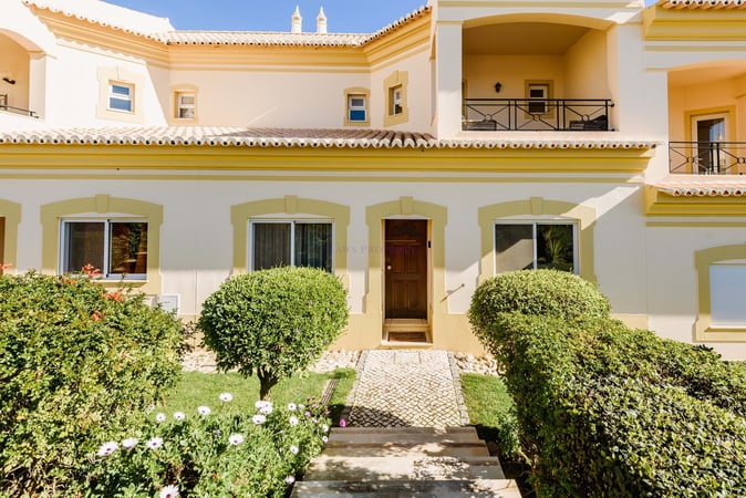 Villa in Lagos - view 1