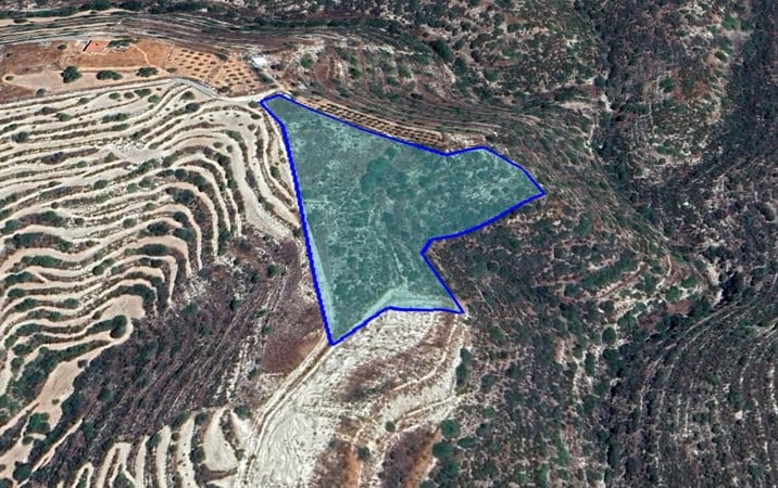 House in Apesia - view 1