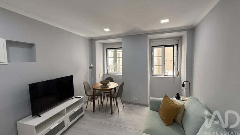 Apartment in Santa Maria Maior - view 1