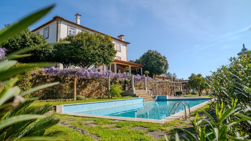 House in Real - view 1