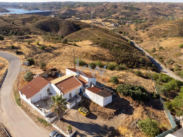 Villa in Azinhal - view 1