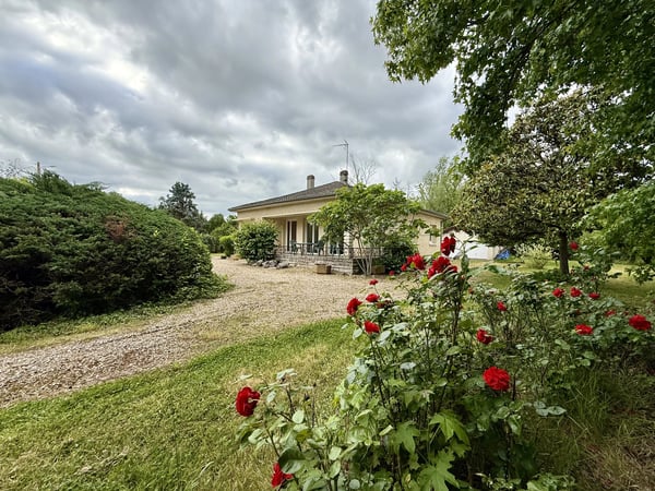House in Pineuilh - view 1