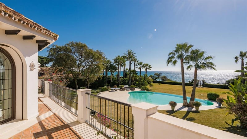 House in El Paraiso - view 1