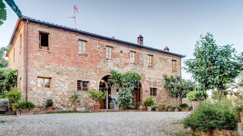 House in Foiano della Chiana - view 1