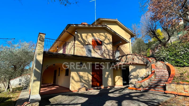 House in Chiusi - view 1