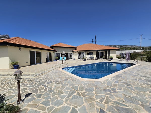 Villa in Pegeia - view 1