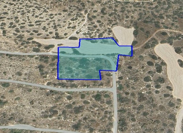 House in Kato Pyrgos - view 1