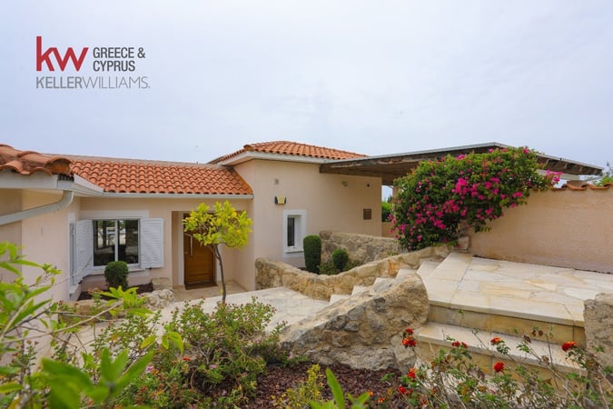 House in Tala - view 1