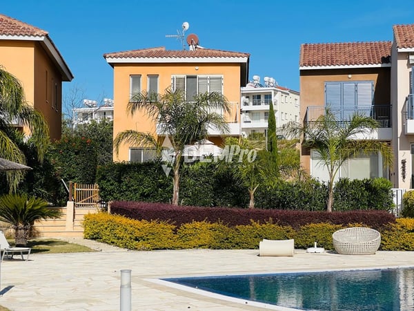 Villa in Chlorakas - view 1