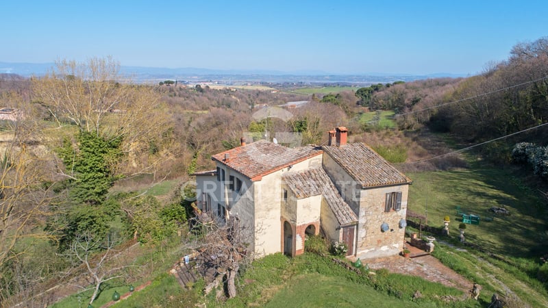 House in Montepulciano - view 1