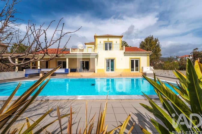 House in Quelfes - view 1