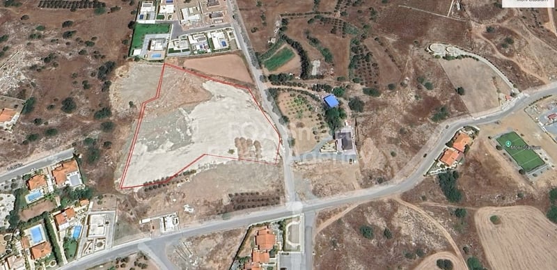 Land in Moni - view 1